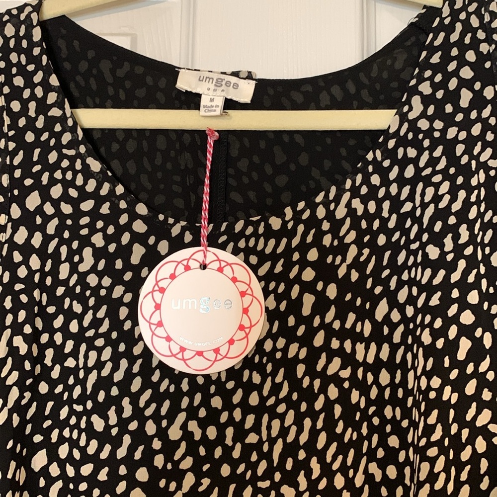 Umgee Black and Tan Animal  Patterned Sleeveless Blouse Medium NWT - Picture 2 of 4